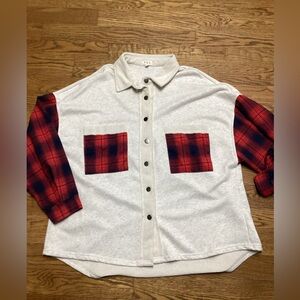 POL Shacket/shirt. Light Heathered Gray with Buffalo plaid accents. Size Medium